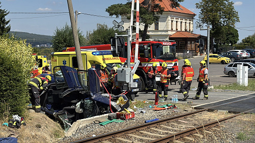 Složky IZS zasahovaly u nehody osobního vozidla v těsné blízkosti železničního...