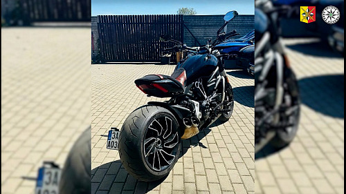 Policisté pátrají po neznámém muži, který ukradl motocykl za více než tři sta...