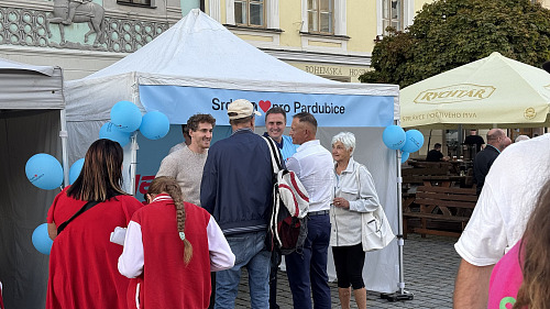 Předvolební akce nového politického hnutí Srdcem pro Pardubice. Na snímku...