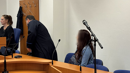 Ženu z Chrudimska soudí za pokus o vraždu, svého partnera bodla nožem do...