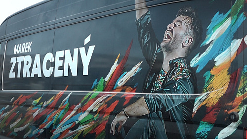 Letenská pláň v Praze se chystá na megakoncert zpěváka Marka Ztraceného. (30....