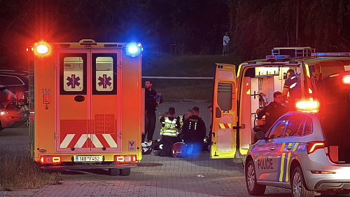Policie a záchranná služba zasahují v Kunraticích na okraji Prahy. (16....