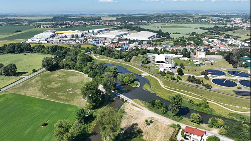 Pohled na část dokončené etapy 4A protipovodňových opatření v Olomouci,...
