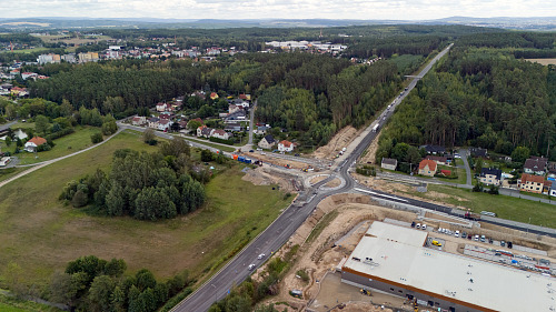 V Třemošné u Plzně už se znovu jezdí po obchvatu poté, co silničáři zprovoznili...