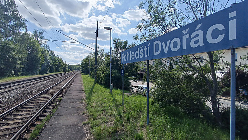Součástí rekonstrukce bude i zastávka Pohledští Dvořáci. (25. června 2026)