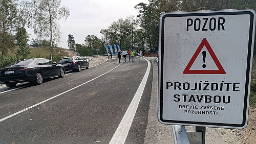 Po pěti měsících výstavby otevřel nový úsek silnice I/19 u Pohledu na...