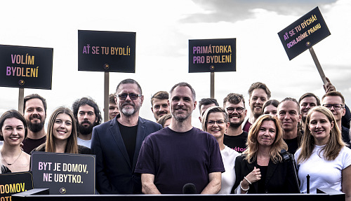 Piráti na Letné odpálili horkou fázi komunální kampaně v čele s předsedou...