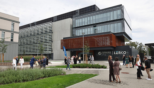 Lékařská fakulta Ostravské univerzity otevřela novou budovu laboratoří...
