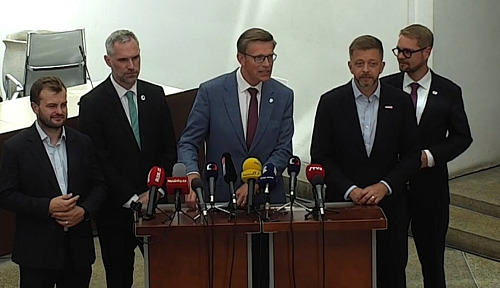 Společná tisková konference opozice poté, co vládní koalice přehlasovala veto...