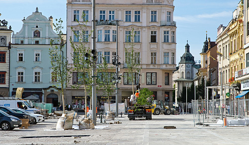 Na plzeňském náměstí Republiky končí první část rekonstrukce. Na západní straně...