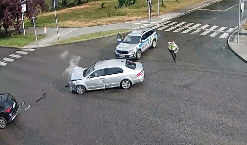 Dojezdil. 52letý řidič ujížděl policistům v Mladé Boleslavi pod vlivem drog už...