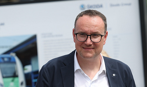 Petr Novotný je generálním ředitelem a výkonným předsedou skupiny Škoda Group.