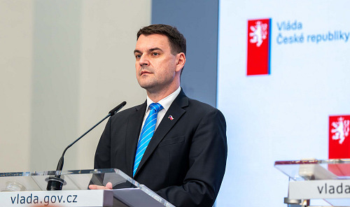 Vláda rozhodla, že s sebou nevezme prezidenta Pavla v červenci na summit NATO v...