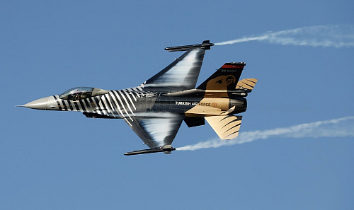 Nácvik tureckého F-16 SOLOTURK na Dnech NATO v Ostravě 2026