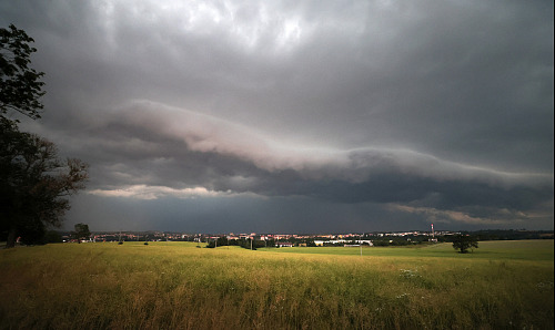 Jihlavu zasáhly bouřky. Objevila se i takzvaná squall line (čára húlav) - pás...
