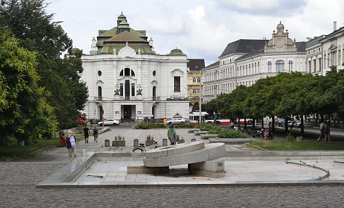 Nefunkční fontána na Lidickém náměstí v Ústí nad Labem. (22. července 2026)