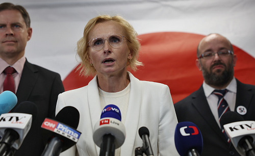 Kateřina Konečná oznámila prohru Stačilo. Volební štáb Stačilo je v hotelu...