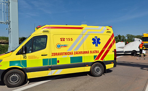 Záchranáři ve středu 30. dubna 2025 dopoledne zasahovali u dvou nehod na D2.