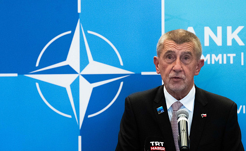 Tisková konference premiéra Andreje Babiše na summitu NATO v turecké Ankaře....