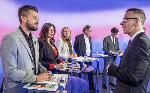 Superdebata kandidátů na pražského primátora. Na snímku Jan Hušbauer (ANO) a...