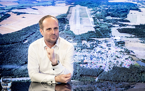 Hostem pořadu Rozstřel je Milan Mikulecký, bývalý pilot a bezpečnostní expert.