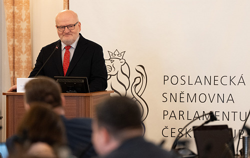 Politici začínají vybírat, kdo má být v Radě České televize, v jejíž pravomoci...