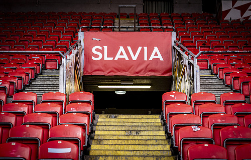 Na zápas Slavie proti Jablonci byly tribuny prázdné, stadion byl pro fanoušky...