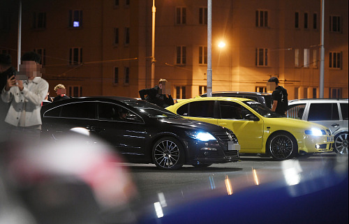 Obyvatelé Teplic si stěžují na noční jízdy motorkářů a kluků i holek v...