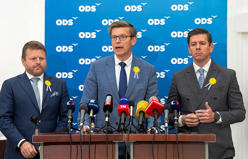 Jan Skopeček a Martin Kupka za ODS vystoupili na tiskové konferenci před...