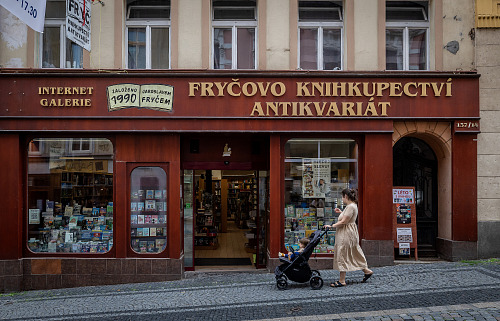 Po 35 letech liberecké knihkupectví Fryč prodalo antikvariát.
