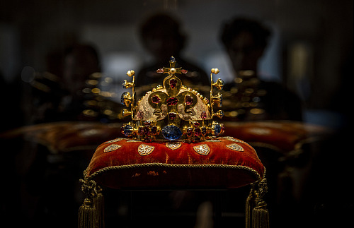 České korunovační klenoty zahrnují několik významných předmětů. Nejznámější...