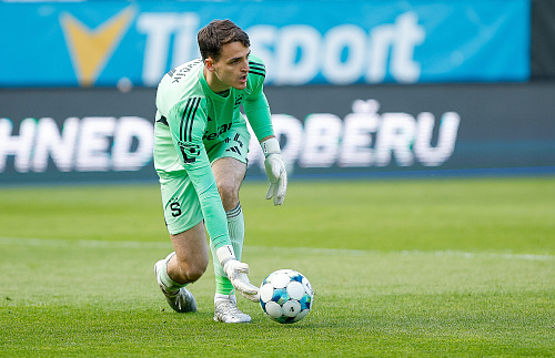 Sparťanský brankář Jakub Surovčík