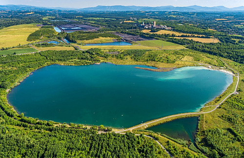 Pohled na Karvinské moře od Karviné k jihu, v pozadí Důl ČSM a Beskydy (11....