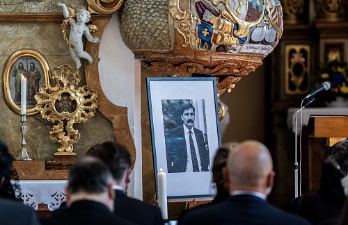 Zádušní mše za Filipa Sternberga v kostele sv. Bartoloměje v Divišově na...