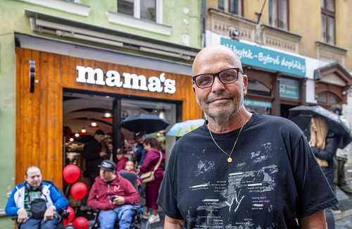 Zdeněk Pohlreich otevřel v Liberci novou pobočku sítě Mama’s Burger. (20. září...