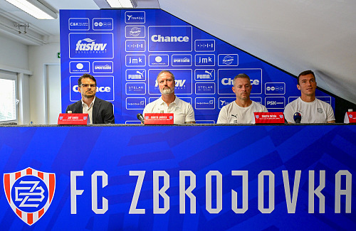 Výkonný ředitel Jiří Sabou, sportovní ředitel Martin Jiránek, hlavní trenér...