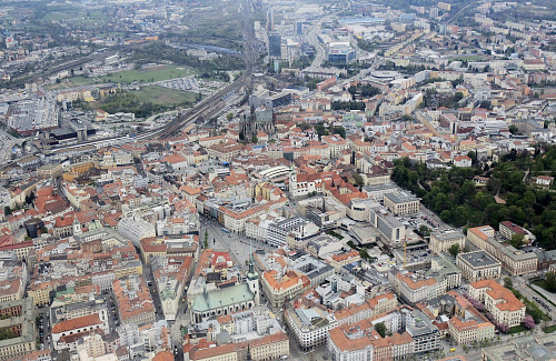 Letecký pohled na centrum Brna. Uprostřed náměstí Svobody.