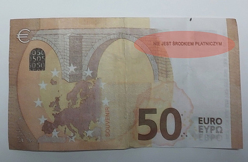 Napodobeniny eurobankovek, které se našly v tržbách na Trutnovsku. (17....