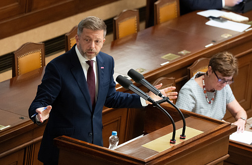 Předseda STAN Vít Rakušan na mimořádné schůzi před hlasováním o nedůvěře vládě...