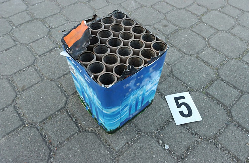 Výbuch pyrotechniky před před nádražím v Ostravě-Vítkovicích v dubnu 2025...