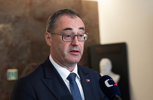 Ministr sportu Boris Šťastný na tiskové konferenci Motoristů ve Sněmovně. (25....