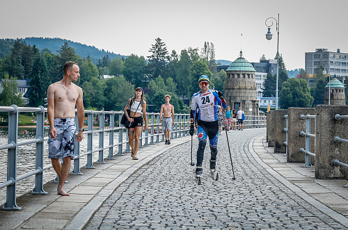 Recesistický závod Prasoloppet 2026 na jablonecké přehradě. (20. června 2026)