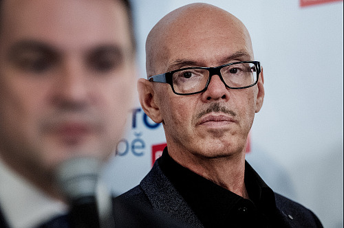 Martinický palác. Volební štáb strany Motoristé sobě. Oto Klempíř. (4. října...