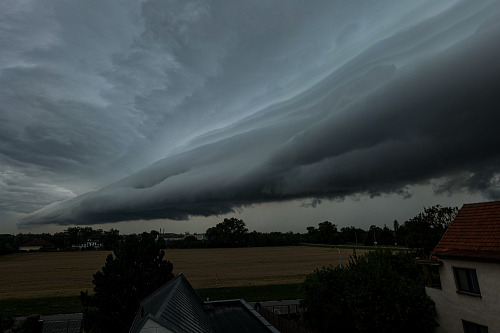 Shelf cloud nad Hradcem Králové (31. srpna 2026)