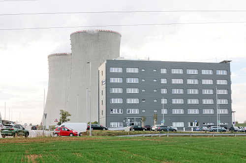 První administrativní budova vedení a přípravných týmů nové elektrárny už byla...