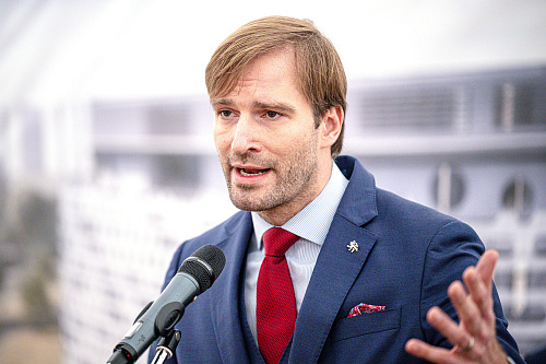 Ministr zdravotnictví Adam Vojtěch (ANO) hovoří při zahájení stavby Kliniky...