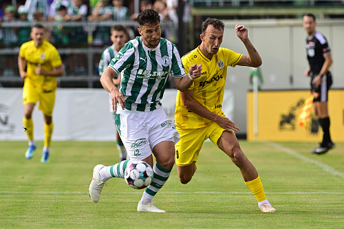 Vojtěch Smrž z Bohemians (vlevo) a Matěj Valenta z Hradce Králové