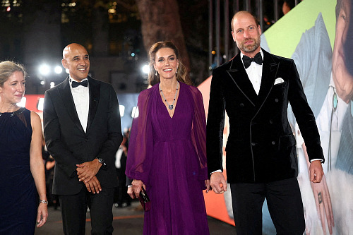 Princezna Kate a princ William v Londýně na premiéře filmu Digger (22. září...