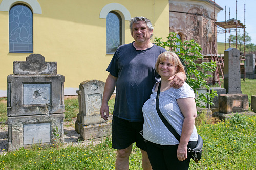 Do záchrany památky se před téměř dvaceti lety pustili známí vitrážisté Jitka a...