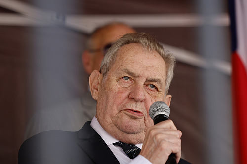 Miloš Zeman na demonstraci proti sjezdu sudetských Němců v Brně. (24. května...